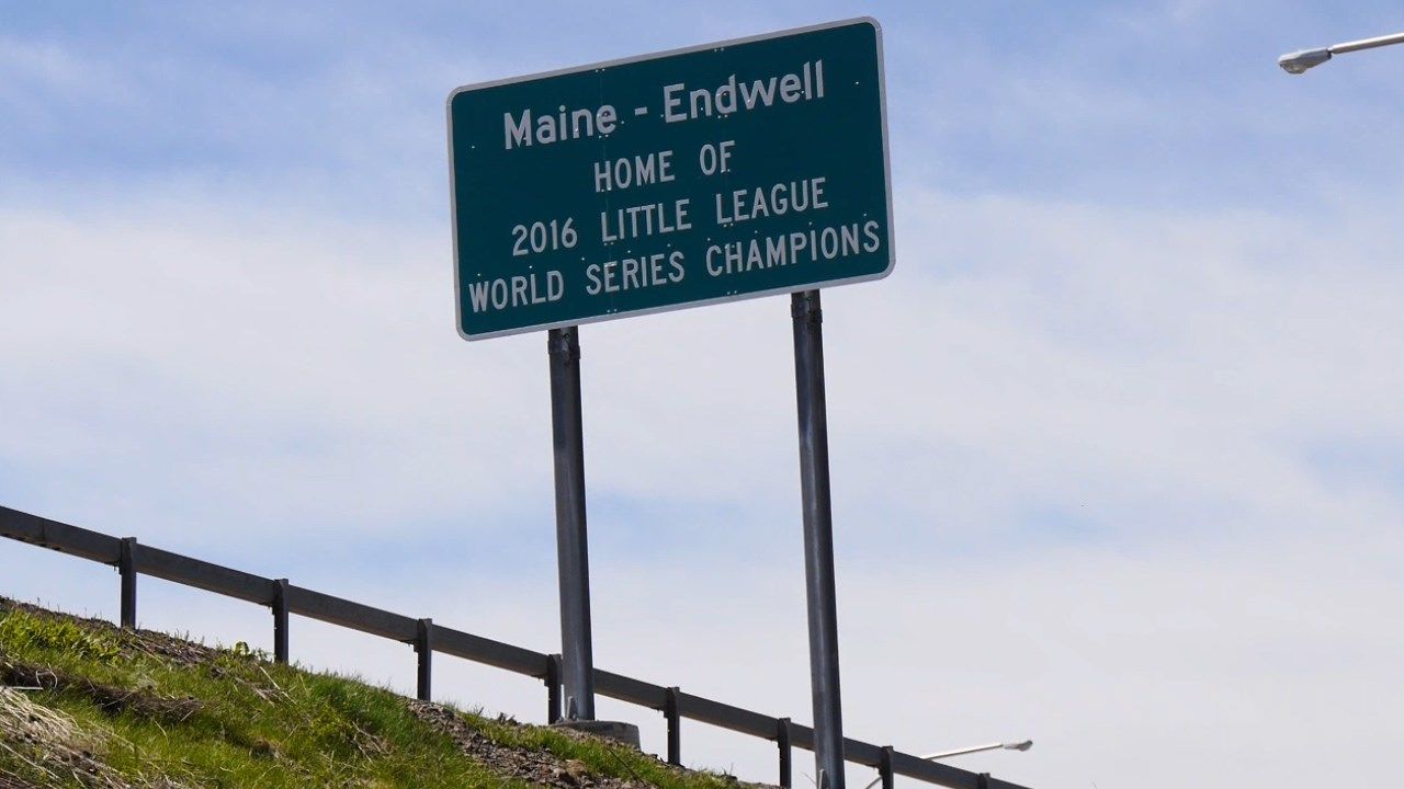 New Highway Signs Honor 16 M E Little League World Series Cham Fox 40 Wicz Tv News Sports Weather Contests More