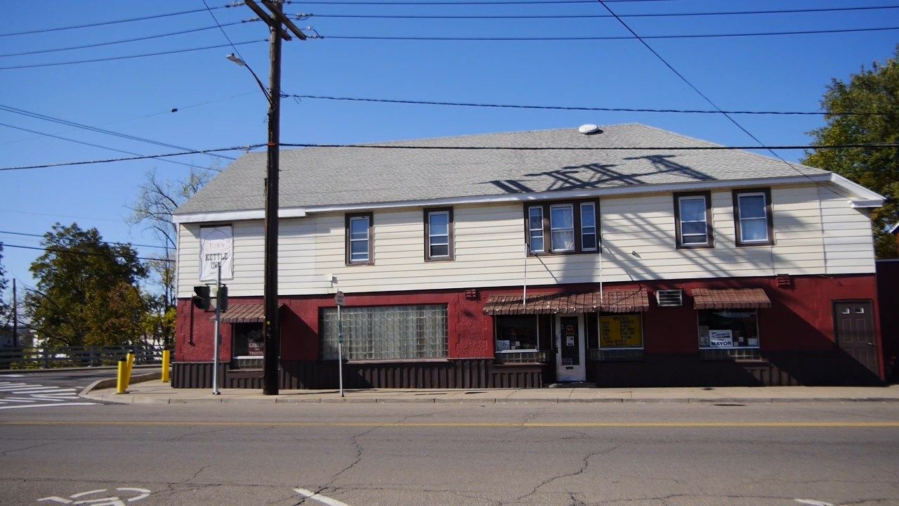 Red's Kettle Inn Three Generations And Countless Hot Pies WICZ