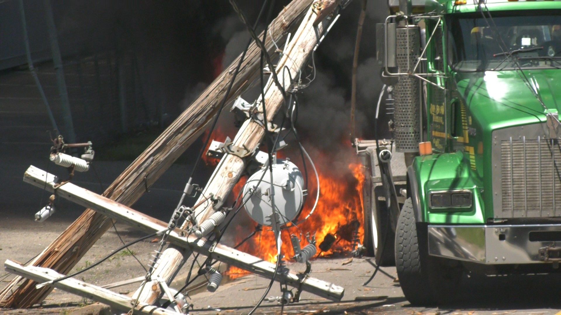 Garbage Truck Crash Leaves Over 700 People in Endicott Without Power WICZ