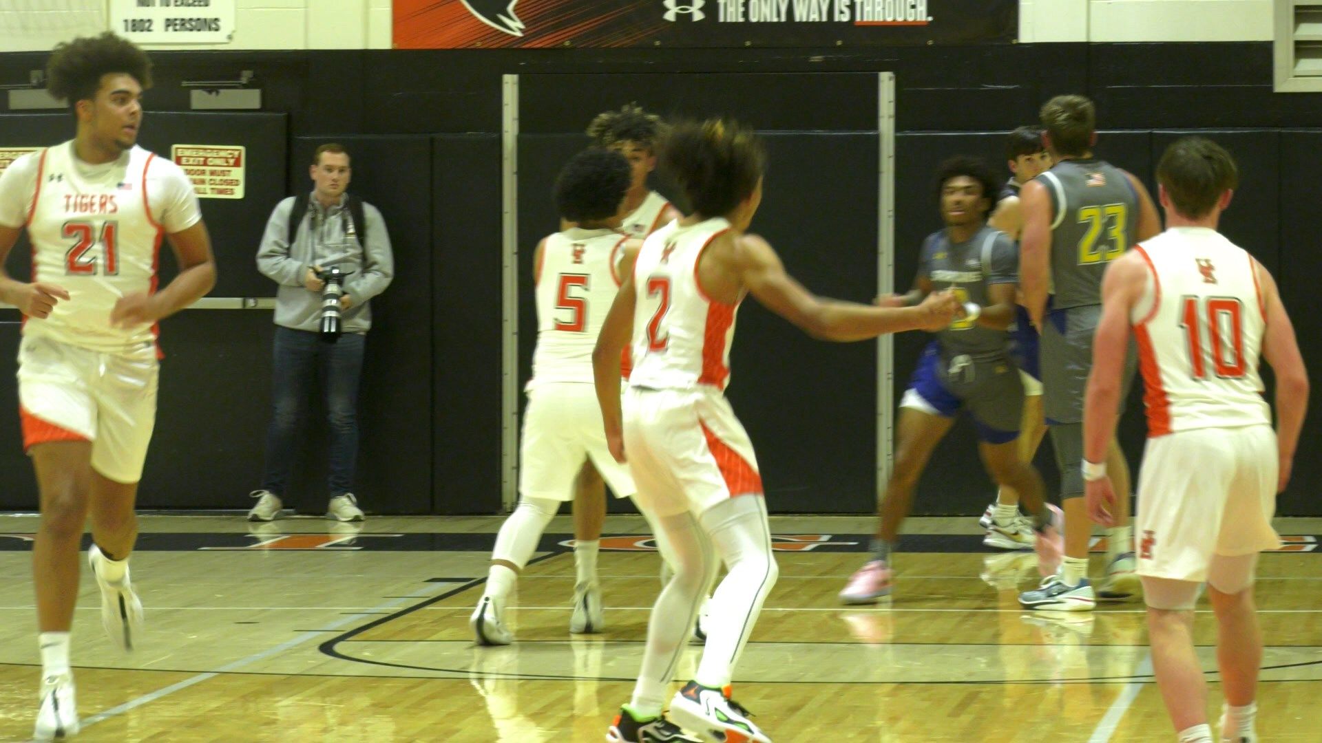 UnionEndicott Boys Basketball Handles MaineEndwell, King With Team